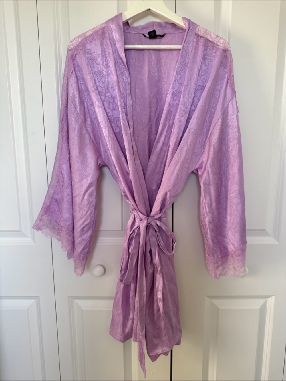 Victoria's Secret Lace Trim Viscose Robe Size M/L Lilac Flowery Pattern Bridal